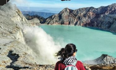 Ijen Crater sunrise trek with sulfur miners and turquoise lake in Banyuwangi East java from Bali