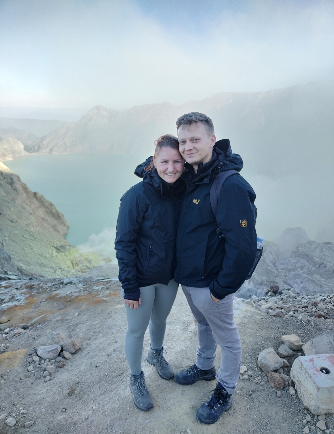 happy traveler with trek java