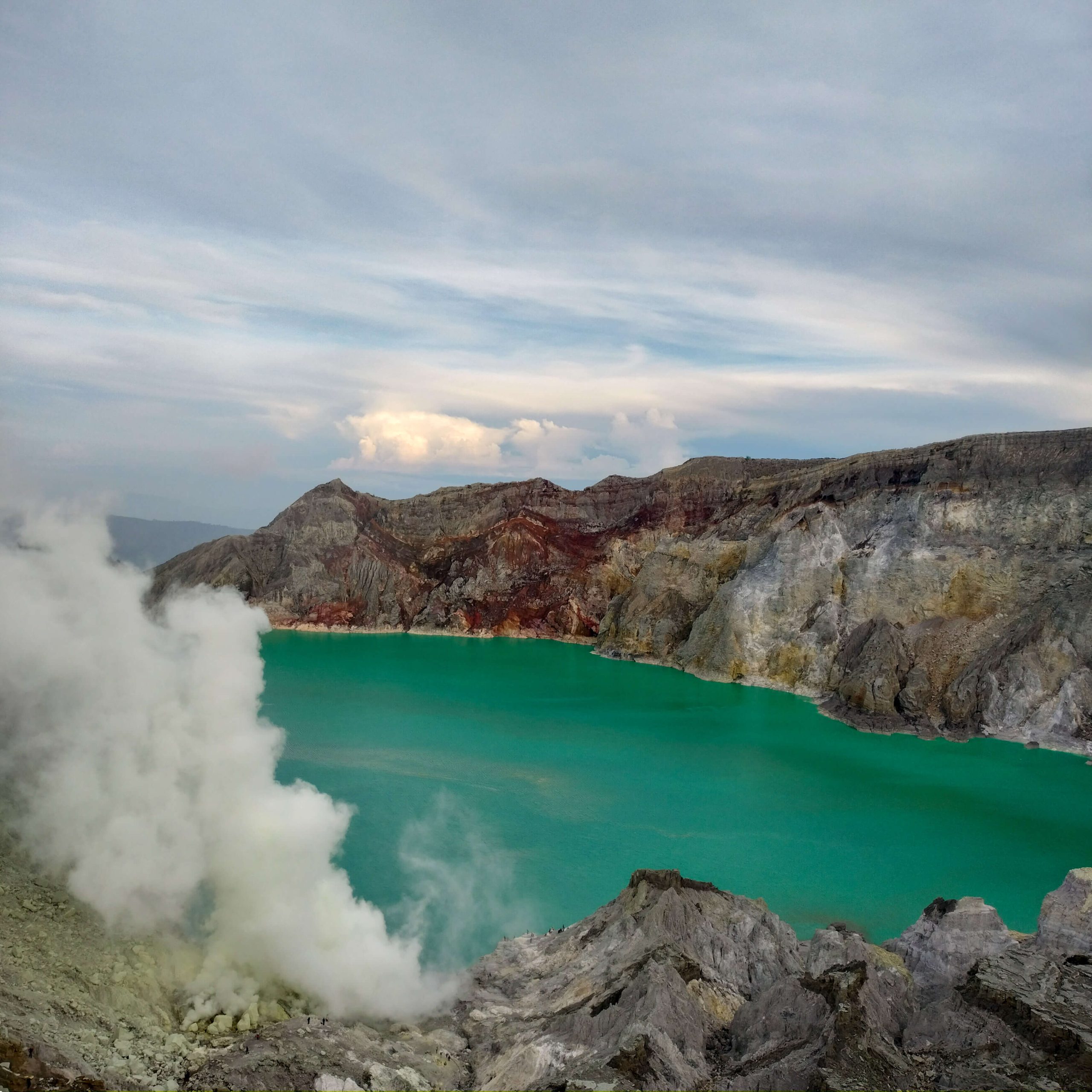 ijen crater turquoise lake scaled