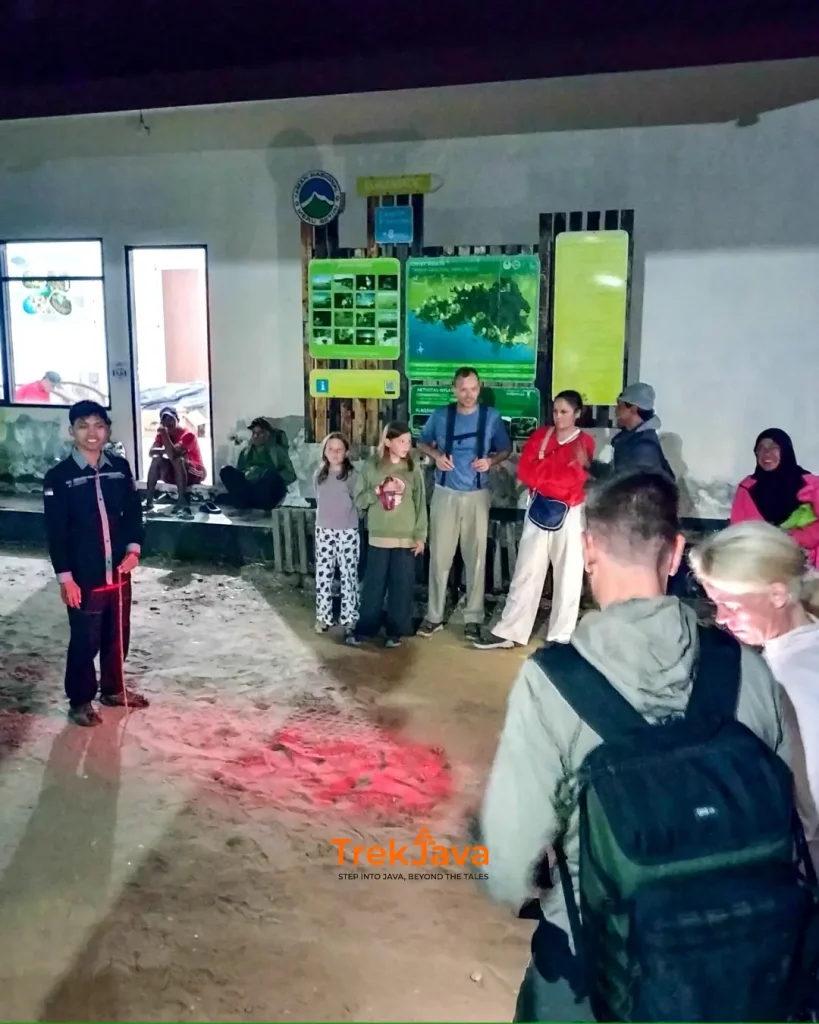 Ranger briefing visitors before a turtle nesting observation